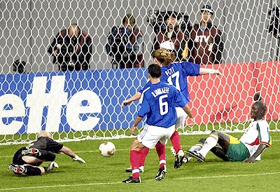 1st-2-france-senegal-pape-bouba-diop-winner.jpg