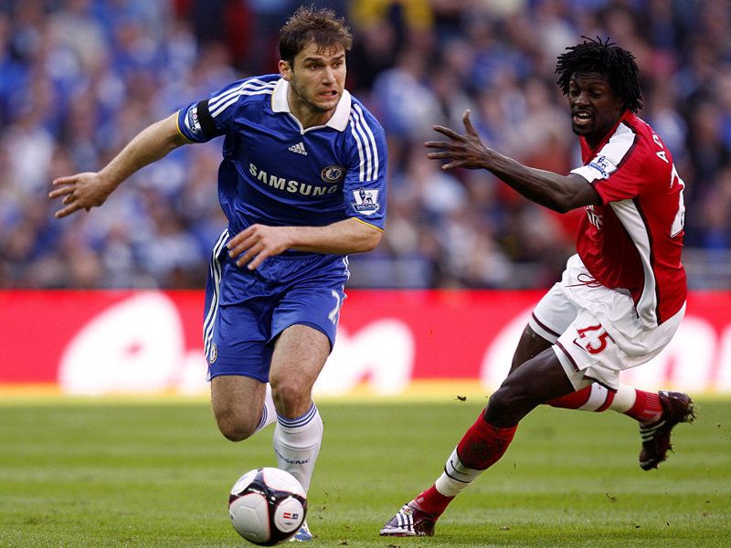 Branislav-Ivanovic-Emmanuel-Adebayor_2181733.jpg