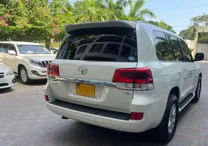 Toyota Land Cruiser 4.5 V8 VXR 2016 White