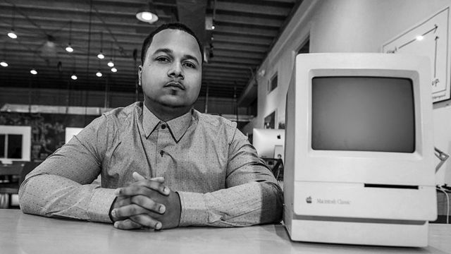 Freddie Figgers con su computadora