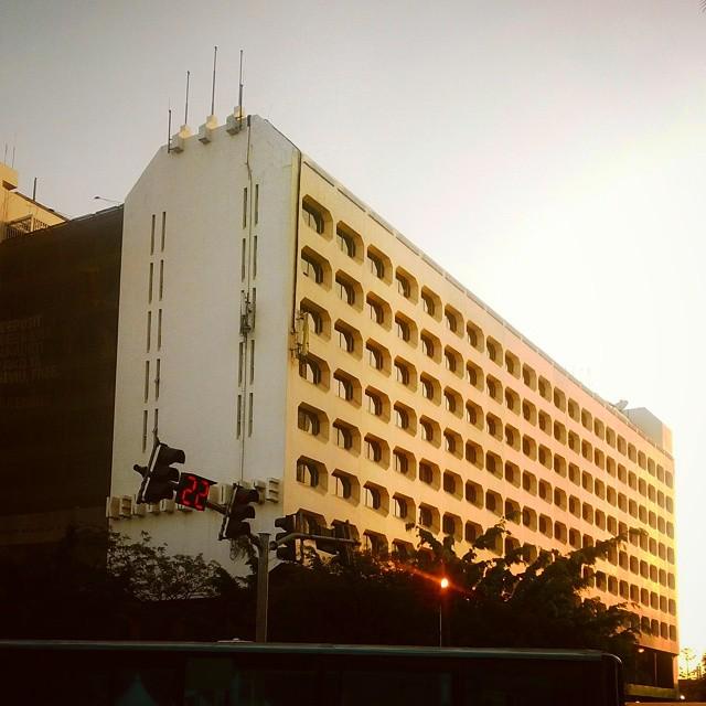 B9uuQ3ZIcAAnzlN.jpg:large