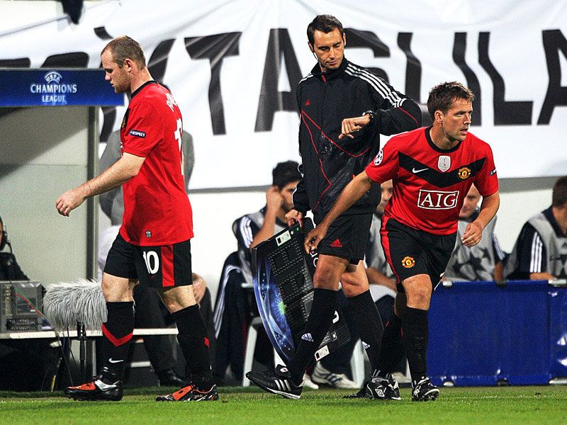 Michael-Owen-Wayne-Rooney-Besiktas-Manchester_2361070.jpg