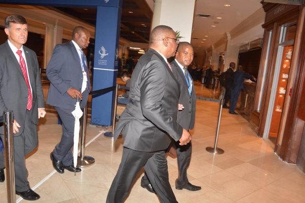 Mutharika-arriving-for-the-meeting-600x400.jpg