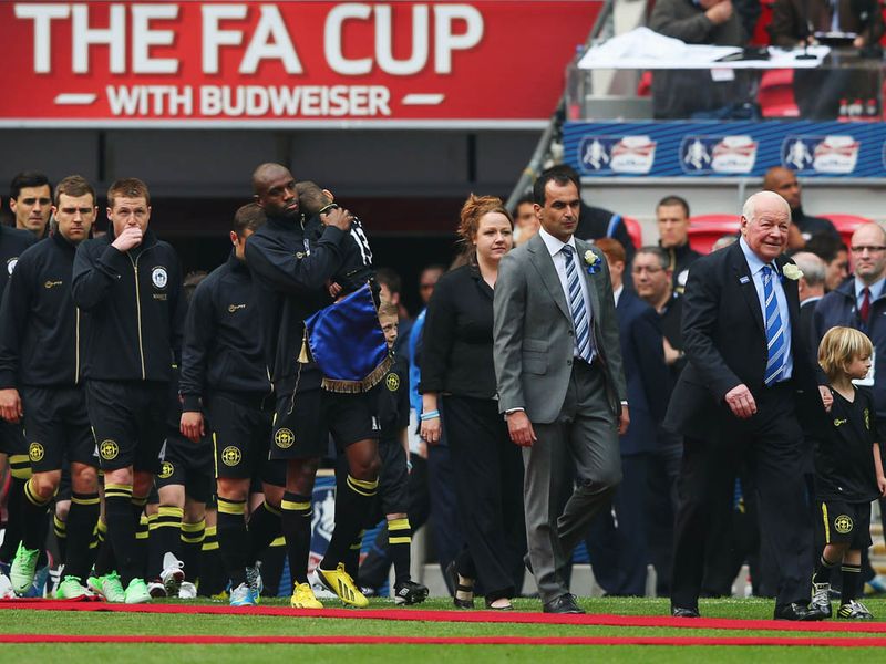 FA-Cup-final-Dave-Whelan-Roberto-Martinez-Wig_2942914.jpg