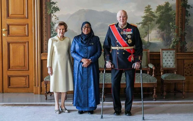 Crown Princess Mette-Marit wore a green floral print silk dress by H&M Conscious Exclusive. Queen Sonja and Princess Astrid Crown Princess Mette-Marit wore a green floral print silk dress by H&M Conscious Exclusive. Queen Sonja and Princess Astrid