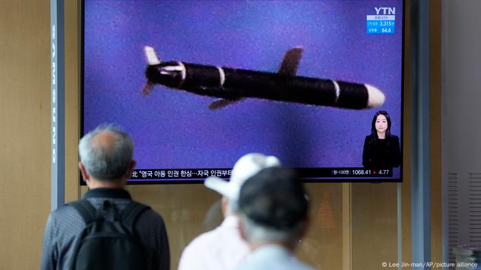 South Koreans watch a rocket on TV South Koreans watch a rocket on TV